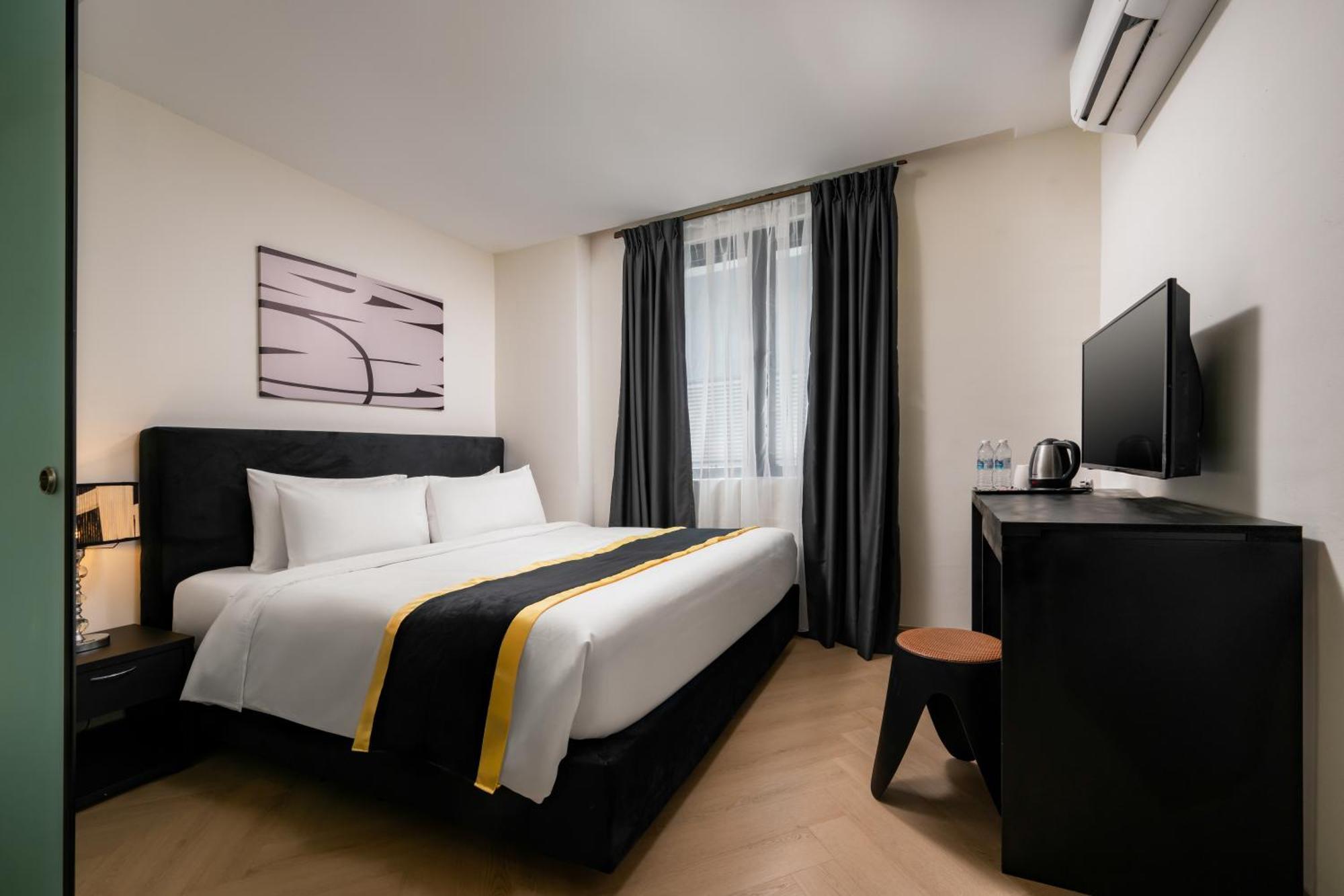 Bryqs Hotel 3*