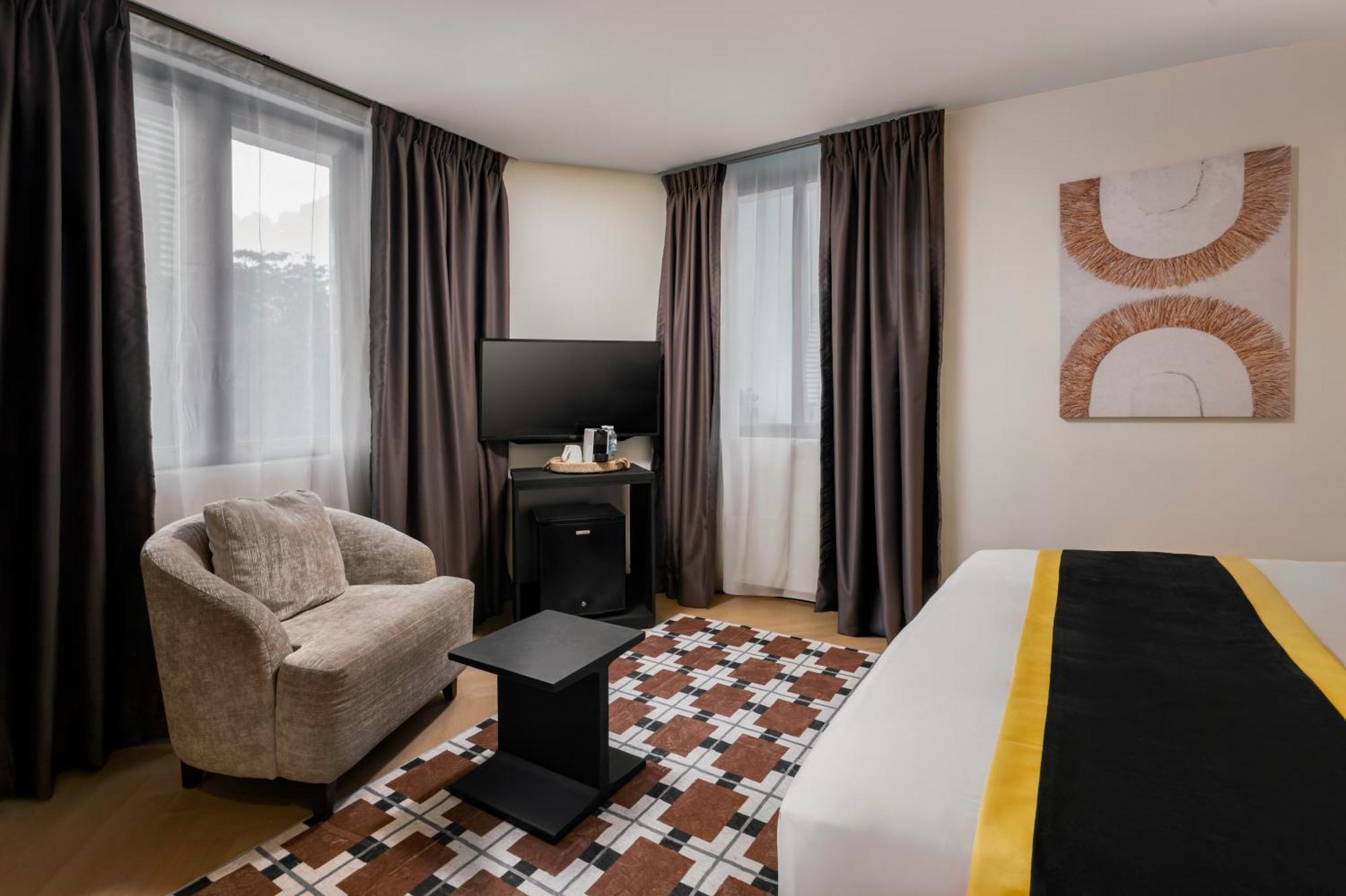 Bryqs Hotel