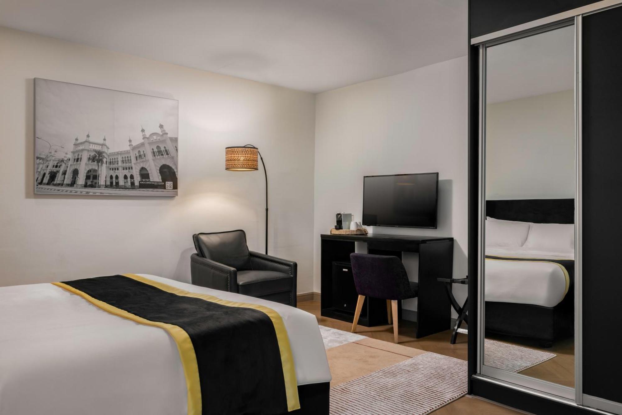 Bryqs Hotel