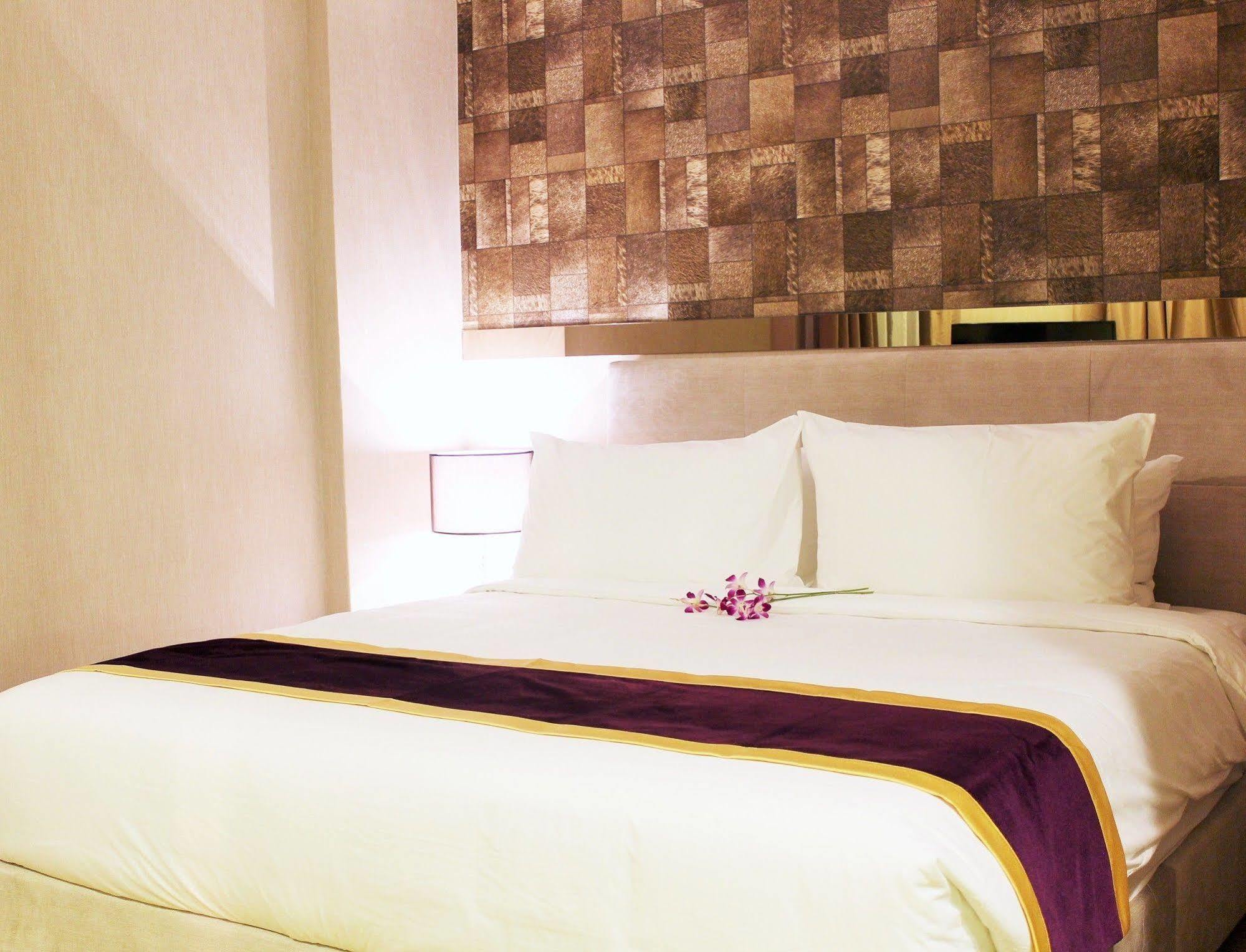 Bryqs Hotel 3*